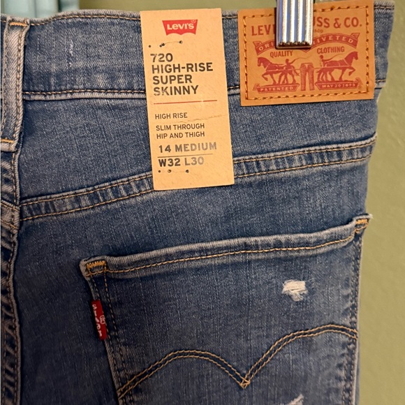 Levi's High Rise Distressed Blue Jeans Size 32 - Picture 5 of 8